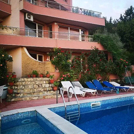 Lägenhet Complex Karia I Kavarna